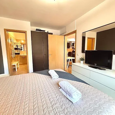 Hollo - Gozsdu Centre * Budapest