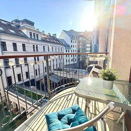 Hollo - Gozsdu Centre Lägenhet *